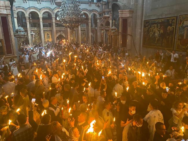 В храме Гроба Господня в Иерусалиме прошла церемония освящения Благодатного огня. ВИДЕО