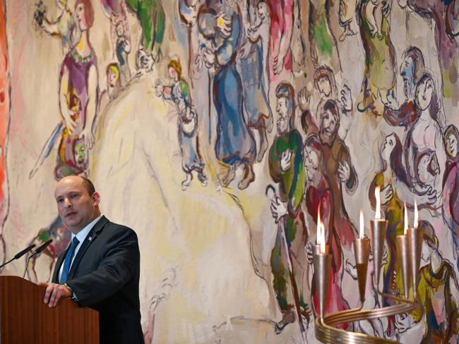 На церемонии в Кнессете Беннет рассказал о связи имен его дочерей с историей Холокоста