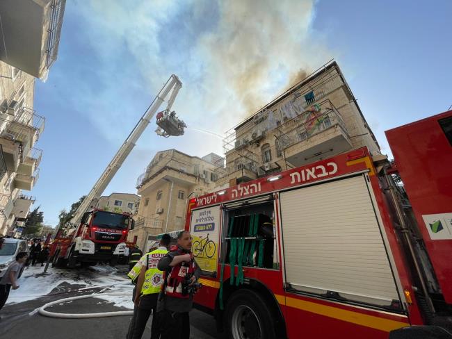 Пожар в жилом здании в районе Геула в Иерусалима: в здании могут быть люди