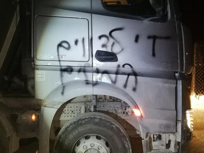 Неизвестные причинили ущерб автомобилям в Бейт-Ханине