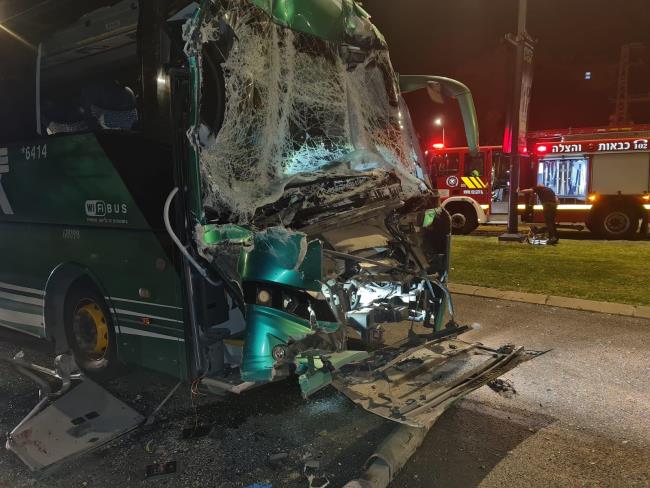 В результате аварии в Беэр-Шеве тяжело травмирован водитель автобуса