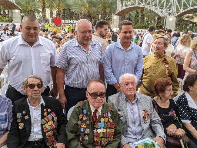 Либерман - ветеранам: Мы все в долгу перед вами