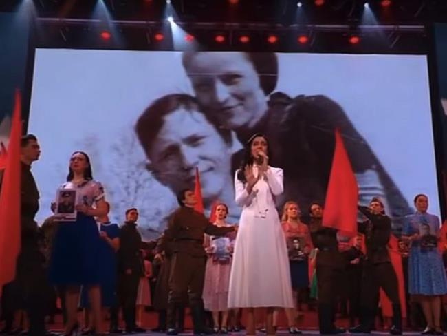 «Уроки истории» на Первом канале РФ: во время праздничного концерта 9 мая показали Бонни и Клайда