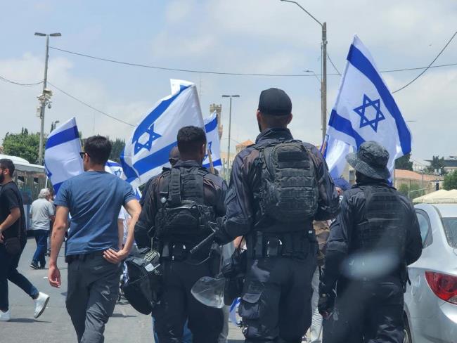 Сотни противников Марша с флагами собрались в центре Иерусалима и называют марширующих «фашистами»