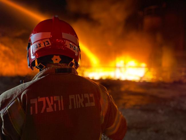 Из-за угрозы снайперского огня пожарным запрещено работать на границе с Газой
