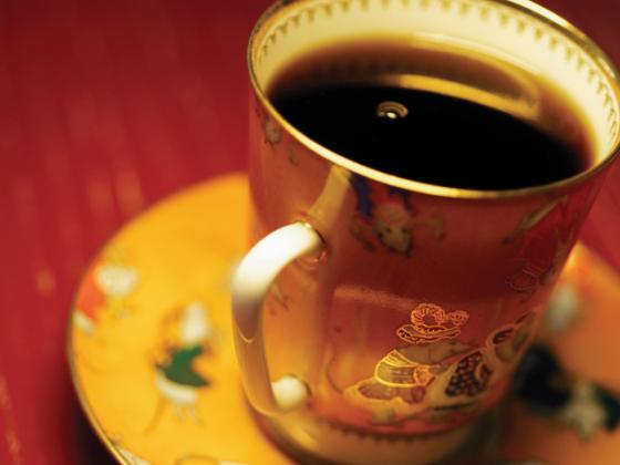 Черный чай повышает тонус кровеносных сосудов