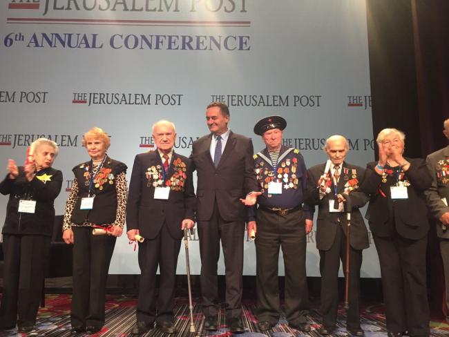 Исраэль Кац встретился с ветеранами, живущими в США и вручил им почетные грамоты