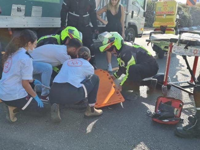 В Ришон ле-Ционе грузовик сбил мужчину, ехавшего на электросамокате