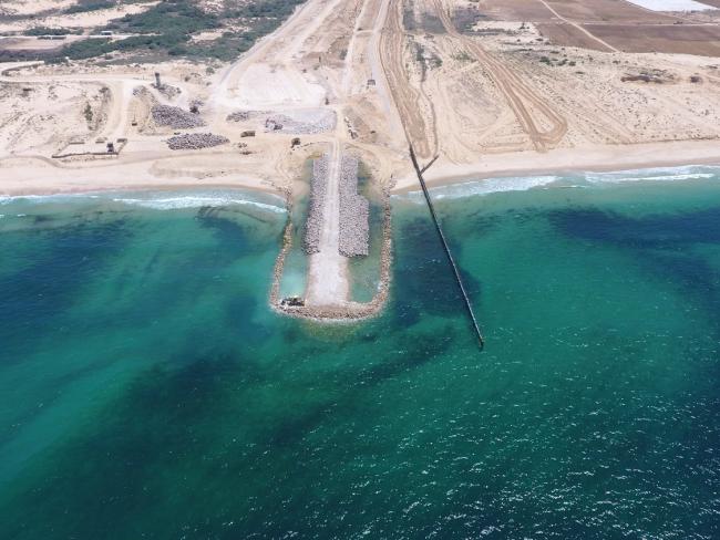 200 метров в длину, 50 в ширину: Израиль построил морской заслон от террористов - видео