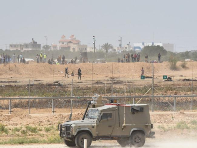 На границе Газы задержали двух нарушителей с ножами, после допроса их вернули в сектор