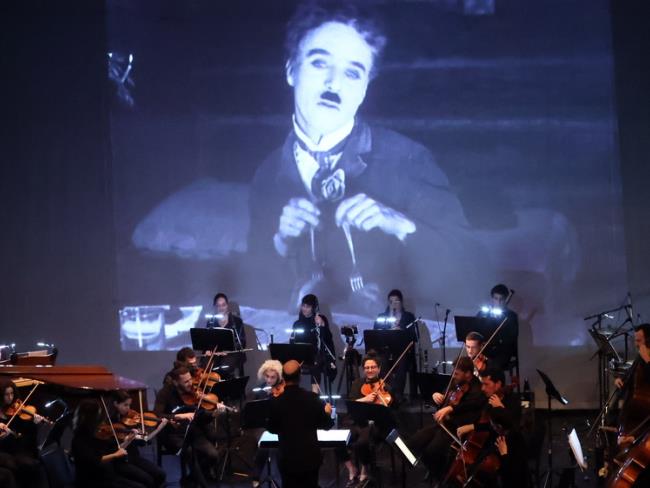 Фильм-шедевр «Золотая лихорадка» Чарли Чаплина в сопровождении «Революционного оркестра»