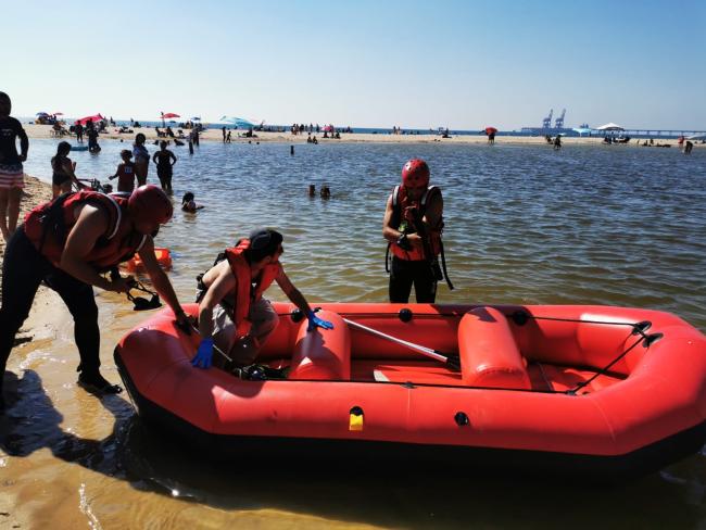 Мужчина, спасший тонувшую женщину и троих детей, утонул в озере возле пляжа Зиким