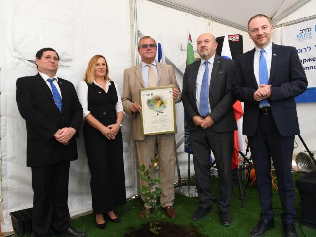 В честь 30-летия дипотношений между Израилем и Россией было посажено по 30 деревьев в каждой стране