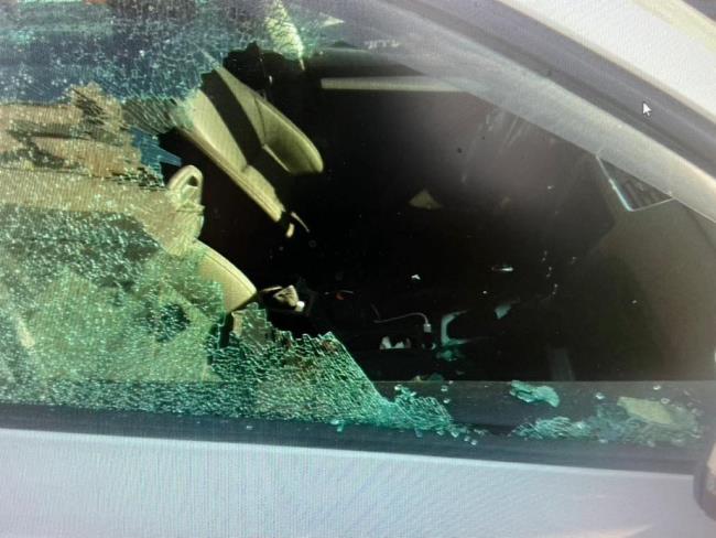 Видео: двое жителей Афулы разбивали стекла машин и крали ценные вещи