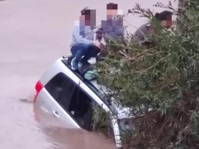 В долине Хула в реку упал легковой автомобиль