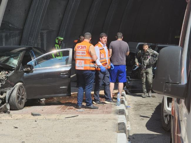 В Иерусалиме автомобиль врезался в стену на выезде из туннеля, травмирован водитель