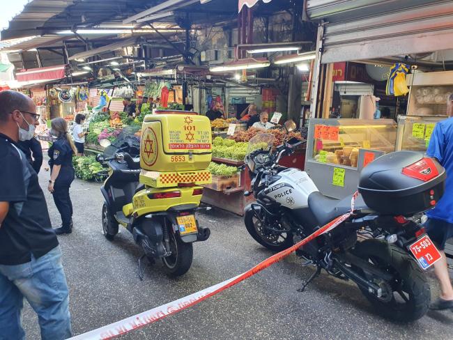 Нападение на рынке Кармель в Тель-Авиве, один человек получил ножевое ранение