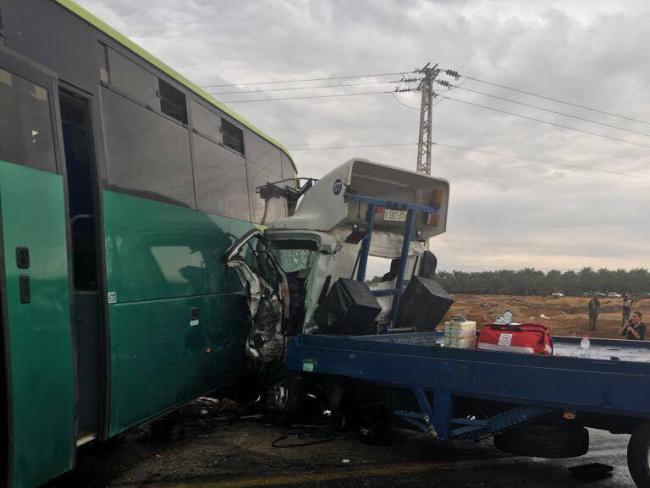 Водитель-араб въехал в автобус «Эгеда»: один погиб, 11 ранены - фото