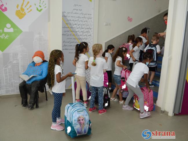 Возобновились занятия в младших классах израильских школ