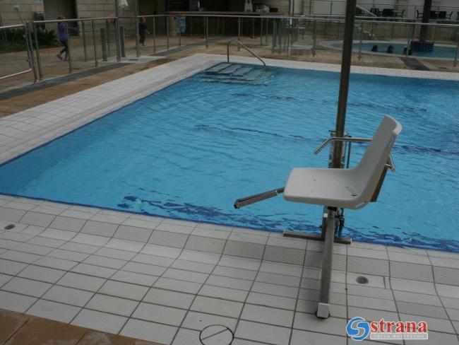 Мужчина потерял сознание в бассейне в иерусалимском отеле