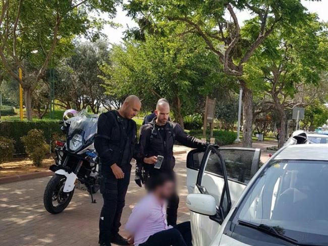 Тель-Авив: полиция поймала серийного вора, вскрывавшего припаркованные машины