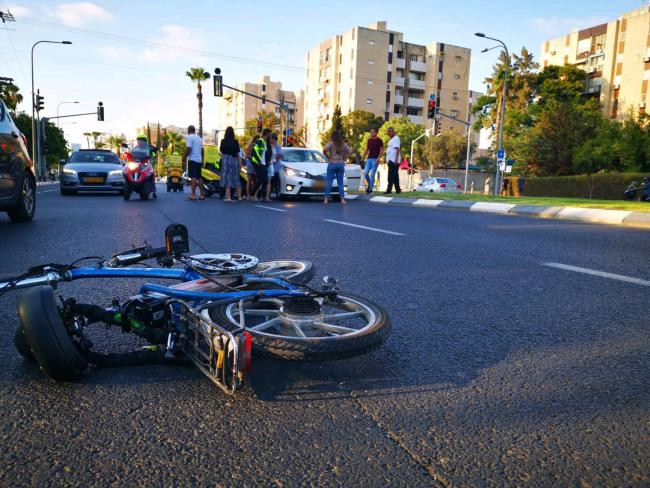 В Яффо столкнулись два велосипедиста, один госпитализирован в тяжелом состоянии