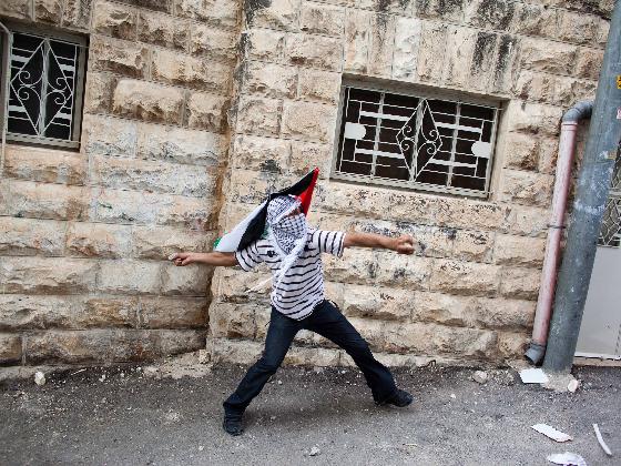 Арабы бросили петарды в сторону еврейского детсада в Восточном Иерусалиме
