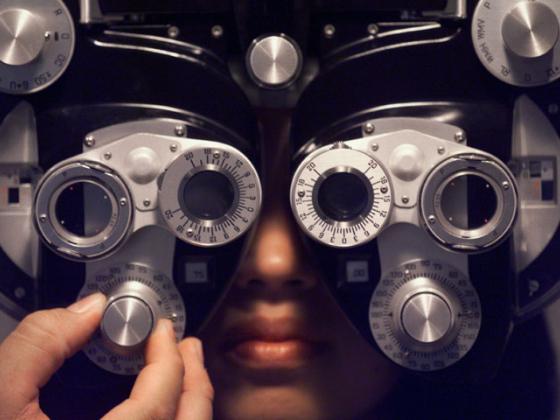 Водители старше 40 обязаны проходить проверку зрения раз в 10 лет