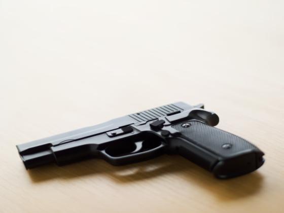 Рош-Аин: киллер спрятал пистолет в полицейском автомобиле