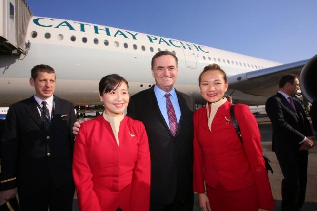 Министр транспорта Кац встретил пассажиров первого рейса  CATHAY PACIFIC из Гонконга в Тель-Авив  