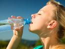Минздрав предупреждает: в связи с жарой надо пить много воды и избегать нагрузок