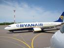 Пожар на борту Ryanair: люди прыгали с крыла самолета - видео