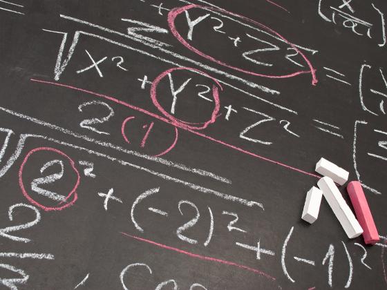 Минпрос разрабатывает программу углубленного изучения математики в школах