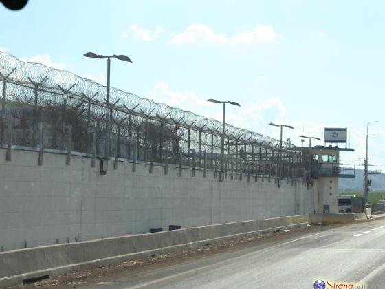 В израильских тюрьмах адвокаты обнаружили тесноту, грязь и отсутствие гигиены