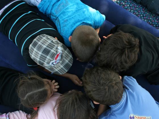 «Игра в кальмара»: полиция Израиля попросила родителей не позволять детям смотреть взрослые сериалы