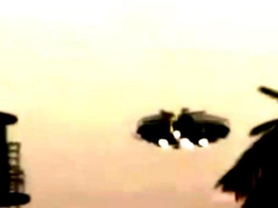 Очевидец заснял НЛО в небе над Калифорнией. 