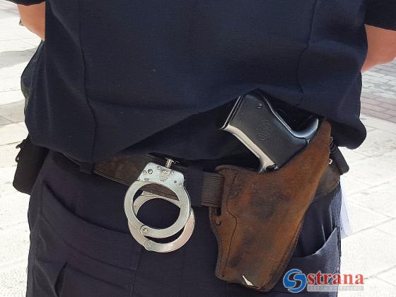 Полицейские сняли, как они бьют выходца из Эфиопии, закованного в наручники
