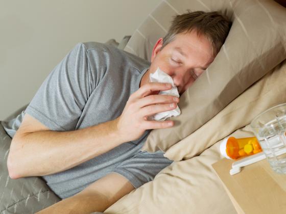 Люди с хроническим недосыпанием чаще простужаются