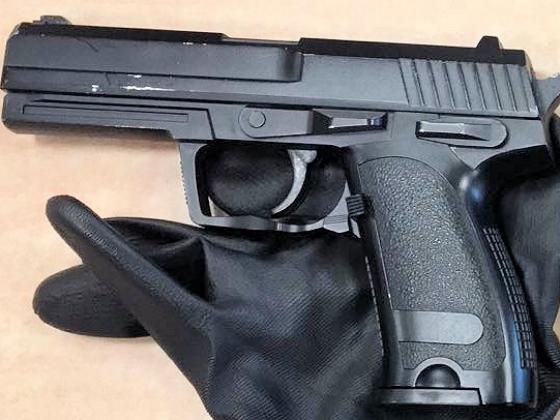 На автовокзале в Иерусалиме пассажиры обезвредили вооруженного грабителя