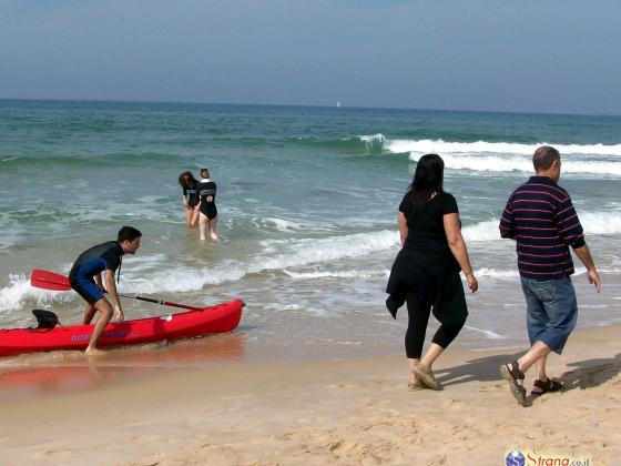 Пляжи израильского побережья Средиземного моря загрязнены, купание может иметь неприятные последствия
