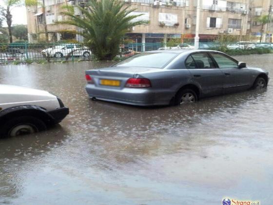 Полиция получила сотни звонков от жителей Тель-Авива, Холона и Бат-Яма о затопленных улицах