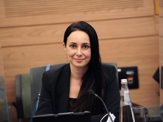 Элина Бардач-Ялова: Администрация школ не реагирует должным образом на случаи насилия