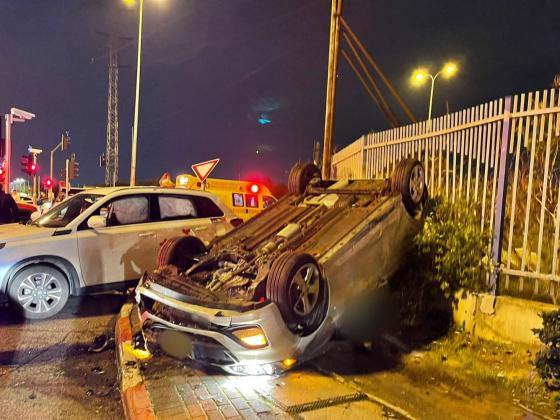 На выезде из Холона в сторону Тель-Авива перевернулся автомобиль, трое пострадавших