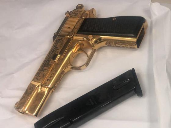 Полиция пресекла предсвадебную церемонию в Тайбе: конфискован «золотой» пистолет