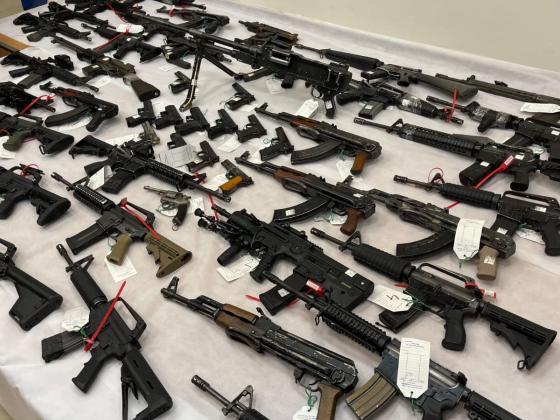 Полиция провела «крупнейшую в истории» операцию против торговцев оружием: 78 задержанных