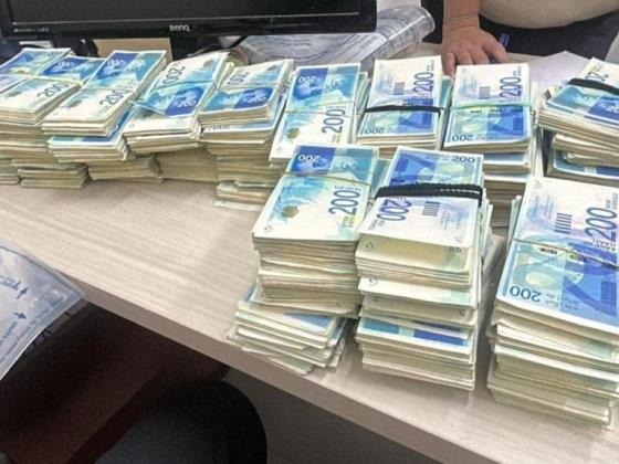 Полиция Бат-Яма нашла 1,5 млн шекелей в сумке-холодильнике при обыске в Холоне
