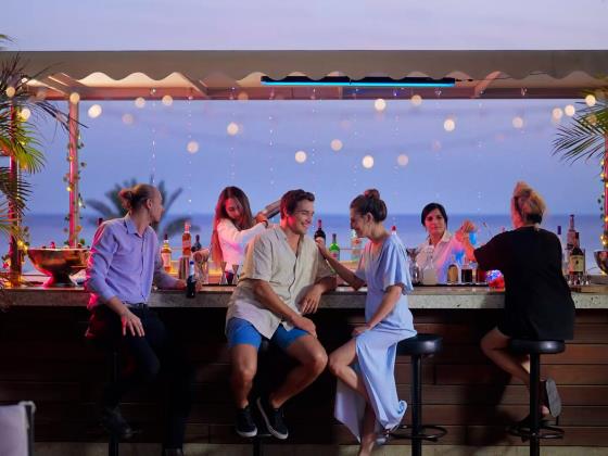 Зимние огни, тёплая еда и отдых со вкусом праздника: как Isrotel отмечает Хануку и Новый год