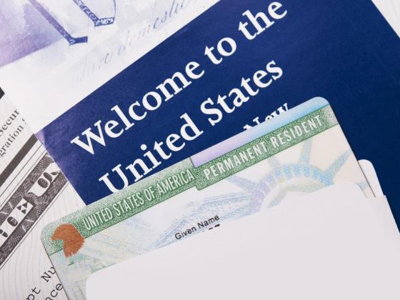 Трамп решил приостановить выдачу грин-карт из-за терактов: израильтян также касается