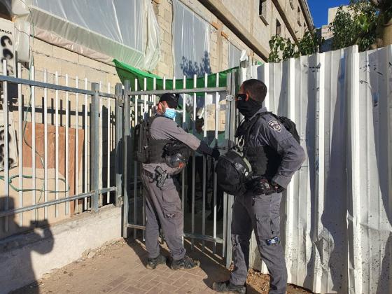 В Ашдоде ортодоксы пытались прорваться в йешиву, несмотря на полицейский кордон