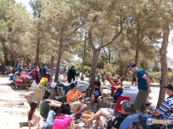 Около 130 тысяч израильтян отдыхают в заповедниках и парках по всей стране